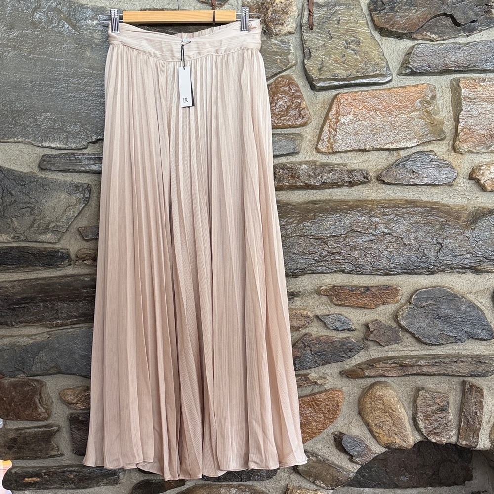 Banana Republic crinkle satin pleated skirt